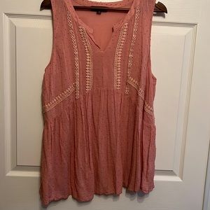 Pink tank top women size 1X Suzanne Betro empire waist textured fabric lace trim